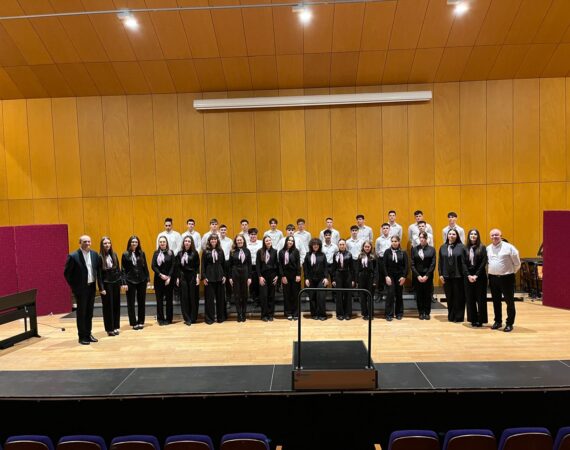 Corul Flores Amicitiae – Armonie în pași de performanță