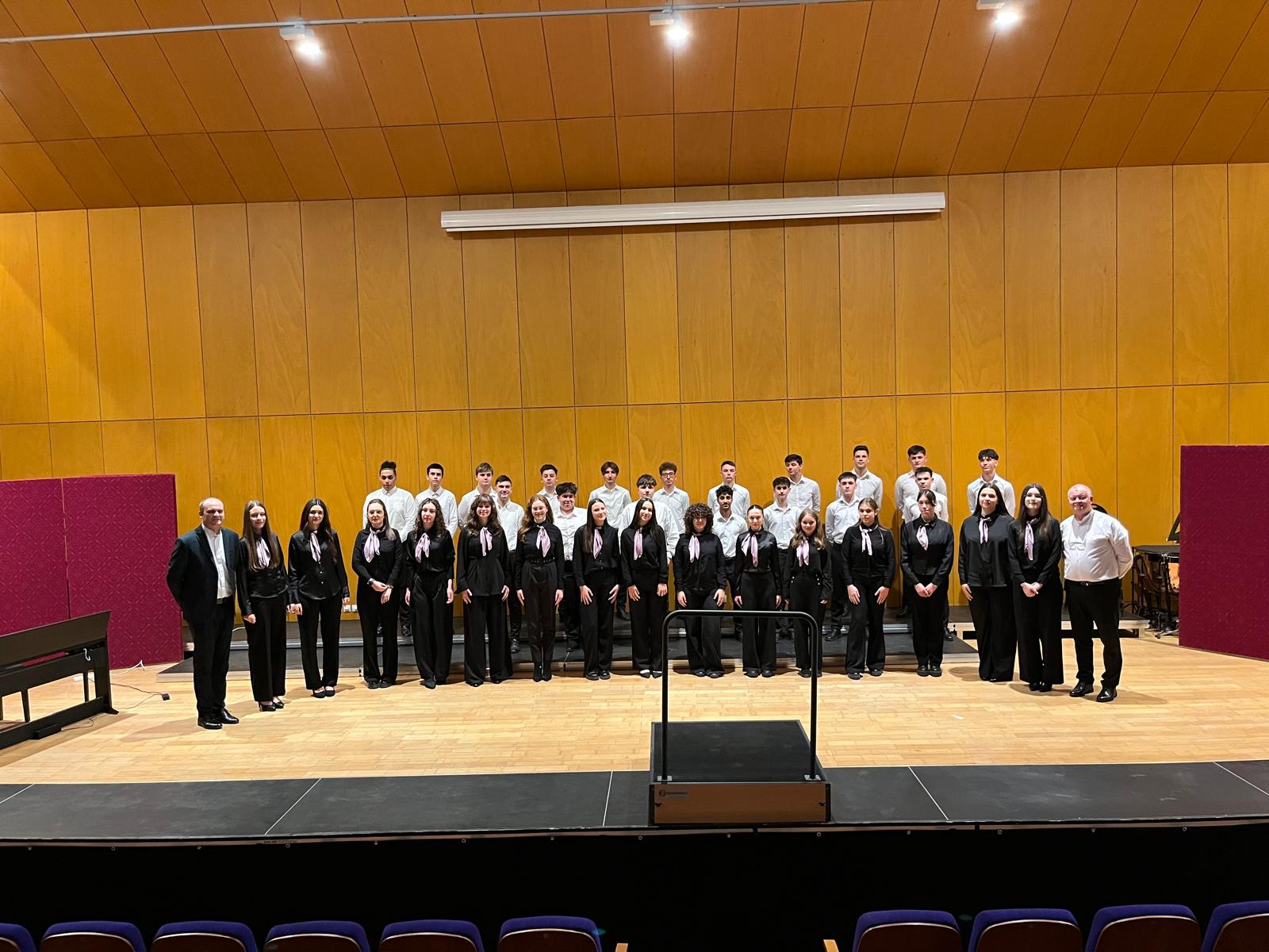 Corul Flores Amicitiae - Armonie în pași de performanță